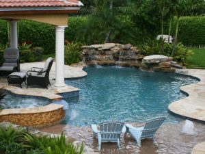 Colorful small swimming pools #swimmingpooldesign #pooldeckandpatiodesigns #smallbackyardpools Colorful swimming pool landscape design ideas #swimmingpooldesign #pooldeckandpatiodesigns #smallbackyardpools