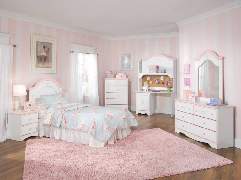 Phòng ngủ được trang trí dễ thương đơn giản