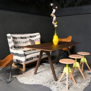 Amazing bold dining room colors #diningroompaintcolors #diningroompaintideas Amazing choosing paint colors for dining room #diningroompaintcolors #diningroompaintideas