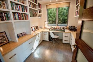 Trending home office setup ideas #homeofficedesign #homeofficeideas #officedesignideas Trending home office design #homeofficedesign #homeofficeideas #officedesignideas
