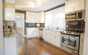 Awesome over the sink lighting #kitchenlightingideas #kitchencabinetlighting Awesome amazing kitchen lights #kitchenlightingideas #kitchencabinetlighting