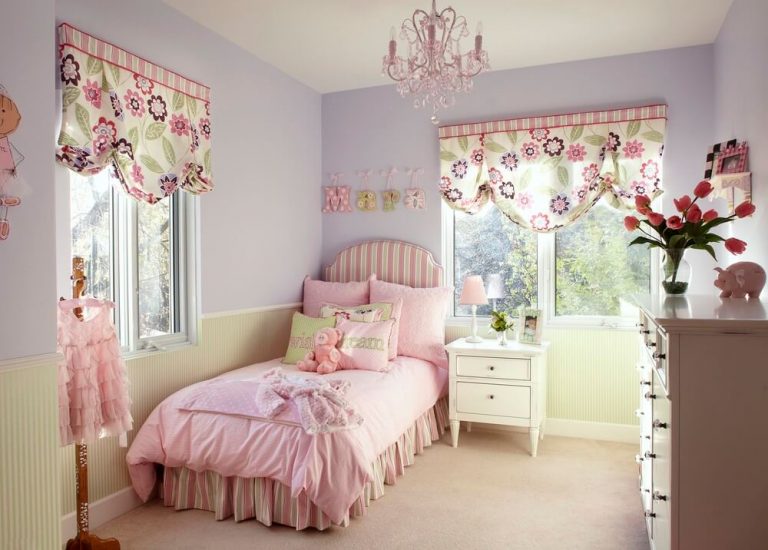 Phòng ngủ được trang trí dễ thương đơn giản với hoa hồng và kim cương