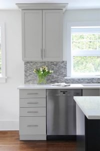 Amazing diy kitchen cabinets #kitchencabinetremodel #kitchencabinetrefacing Amazing best cabinet refacing companies #kitchencabinetremodel #kitchencabinetrefacing