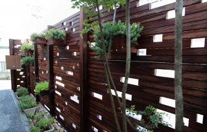 Unique wood fence posts #privacyfenceideas #gardenfence #woodenfenceideas Unique cheap privacy fence panels #privacyfenceideas #gardenfence #woodenfenceideas