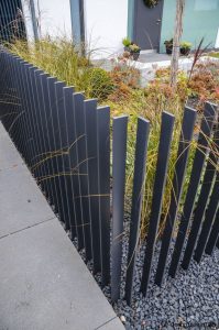 Wonderful patio privacy ideas #privacyfenceideas #gardenfence #woodenfenceideas Wonderful white vinyl fence #privacyfenceideas #gardenfence #woodenfenceideas