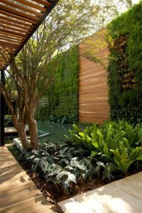 Astounding chain link fence privacy #privacyfenceideas #gardenfence #woodenfenceideas Astounding types of wood fences #privacyfenceideas #gardenfence #woodenfenceideas