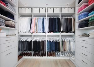 Fabulous closet organizer with drawers #walkinclosetdesign #closetorganization #bedroomcloset Fabulous small walk in closet #walkinclosetdesign #closetorganization #bedroomcloset