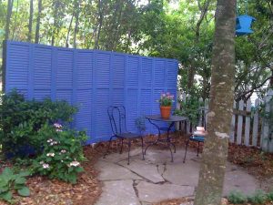 Uplifting privacy fence panels #privacyfenceideas #gardenfence #woodenfenceideas Uplifting lattice fence panels #privacyfenceideas #gardenfence #woodenfenceideas