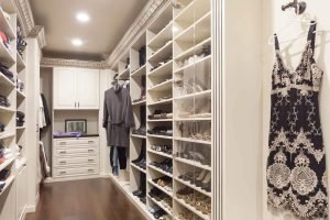 Awesome walk in closet ideas #walkinclosetdesign #closetorganization #bedroomcloset Awesome hanging closet organizer with drawers #walkinclosetdesign #closetorganization #bedroomcloset