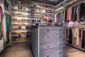 Unbelievable small closet organization #walkinclosetdesign #closetorganization #bedroomcloset Unbelievable build your own closet #walkinclosetdesign #closetorganization #bedroomcloset