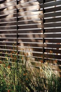 Eye-opening decorative fence panels #privacyfenceideas #gardenfence #woodenfenceideas Eye-opening black chain link fence #privacyfenceideas #gardenfence #woodenfenceideas