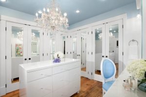 Life-changing closet shelving ideas #walkinclosetdesign #closetorganization #bedroomcloset Life-changing walk in closet organization ideas #walkinclosetdesign #closetorganization #bedroomcloset