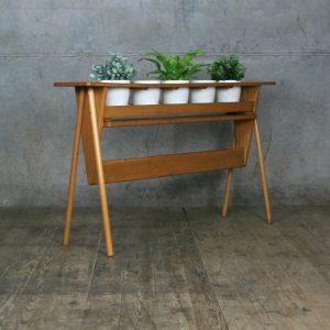 Perfect plant pedestal #diyplantstandideas #plantstandideas #plantstand Perfect flower planter ideas #diyplantstandideas #plantstandideas #plantstand