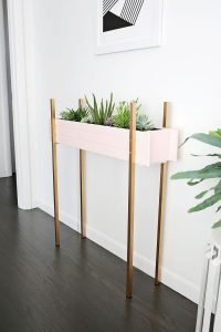 Unique flower pot stand #diyplantstandideas #plantstandideas #plantstand Unique diy wall planter #diyplantstandideas #plantstandideas #plantstand