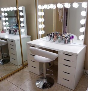 55 Perfect Makeup Room Ideas For Makeup Lovers Table With