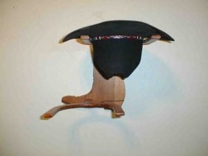 Perfect hat storage #diyhatrack #hatrackideas #caprack #hanginghatrack Perfect diy coat and hat rack #diyhatrack #hatrackideas #caprack #hanginghatrack