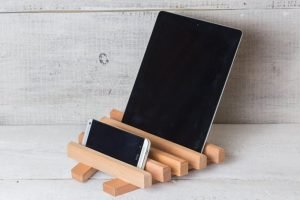 Wonderful mobile phone holder diy #diyphonestandideas #phoneholderideas #iphonestand Wonderful diy phone charger holder #diyphonestandideas #phoneholderideas #iphonestand
