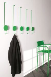 Striking coat rack with shelf #diyhatrack #hatrackideas #caprack #hanginghatrack Striking diy hanging hat rack #diyhatrack #hatrackideas #caprack #hanginghatrack