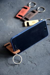 Unique diy phone stand binder clips #diyphonestandideas #phoneholderideas #iphonestand Unique charging phone case #diyphonestandideas #phoneholderideas #iphonestand
