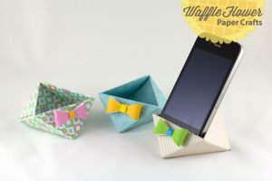 Surprising diy phone card holder #diyphonestandideas #phoneholderideas #iphonestand Surprising diy car mobile holder #diyphonestandideas #phoneholderideas #iphonestand