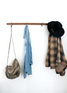 Stunning diy rustic hat rack #diyhatrack #hatrackideas #caprack #hanginghatrack Stunning hat organizer #diyhatrack #hatrackideas #caprack #hanginghatrack