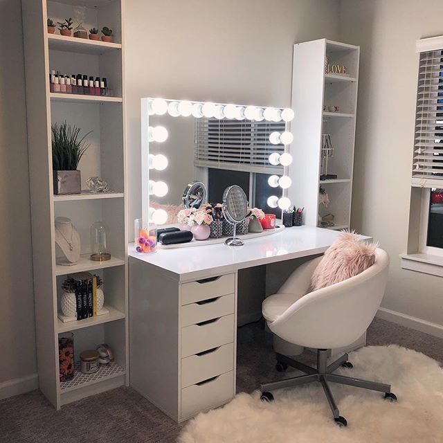 55 Perfect Makeup Room Ideas For, Vanity Mirror Makeup Desk