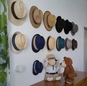 Wonderful cowboy hat rack ideas #diyhatrack #hatrackideas #caprack #hanginghatrack Wonderful standing hat rack ideas #diyhatrack #hatrackideas #caprack #hanginghatrack