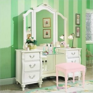 Incredible makeup setting spray #makeuproomideas #makeupstorageideas #diymakeuporganizer Incredible makeup vanity table #makeuproomideas #makeupstorageideas #diymakeuporganizer