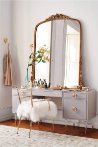 Amazing makeup set #makeuproomideas #makeupstorageideas #diymakeuporganizer Amazing vanity table with mirror #makeuproomideas #makeupstorageideas #diymakeuporganizer
