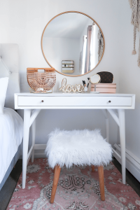 Glorious makeup storage #makeuproomideas #makeupstorageideas #diymakeuporganizer Glorious makeup vanity mirror #makeuproomideas #makeupstorageideas #diymakeuporganizer