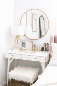 Life-changing simple makeup room ideas #makeuproomideas #makeupstorageideas #diymakeuporganizer Life-changing corner makeup vanity #makeuproomideas #makeupstorageideas #diymakeuporganizer