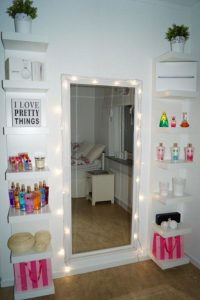 Wonderful glam makeup room ideas #makeuproomideas #makeupstorageideas #diymakeuporganizer Wonderful girls makeup vanity #makeuproomideas #makeupstorageideas #diymakeuporganizer