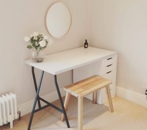 Staggering makeup vanity table with lighted mirror #makeuproomideas #makeupstorageideas #diymakeuporganizer Staggering makeup box #makeuproomideas #makeupstorageideas #diymakeuporganizer